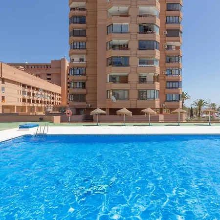 Sunny One Bedroom Apartment *
